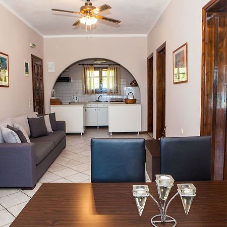 Eleana Apartments And Studios آغيوس غيوريوس المظهر الخارجي الصورة