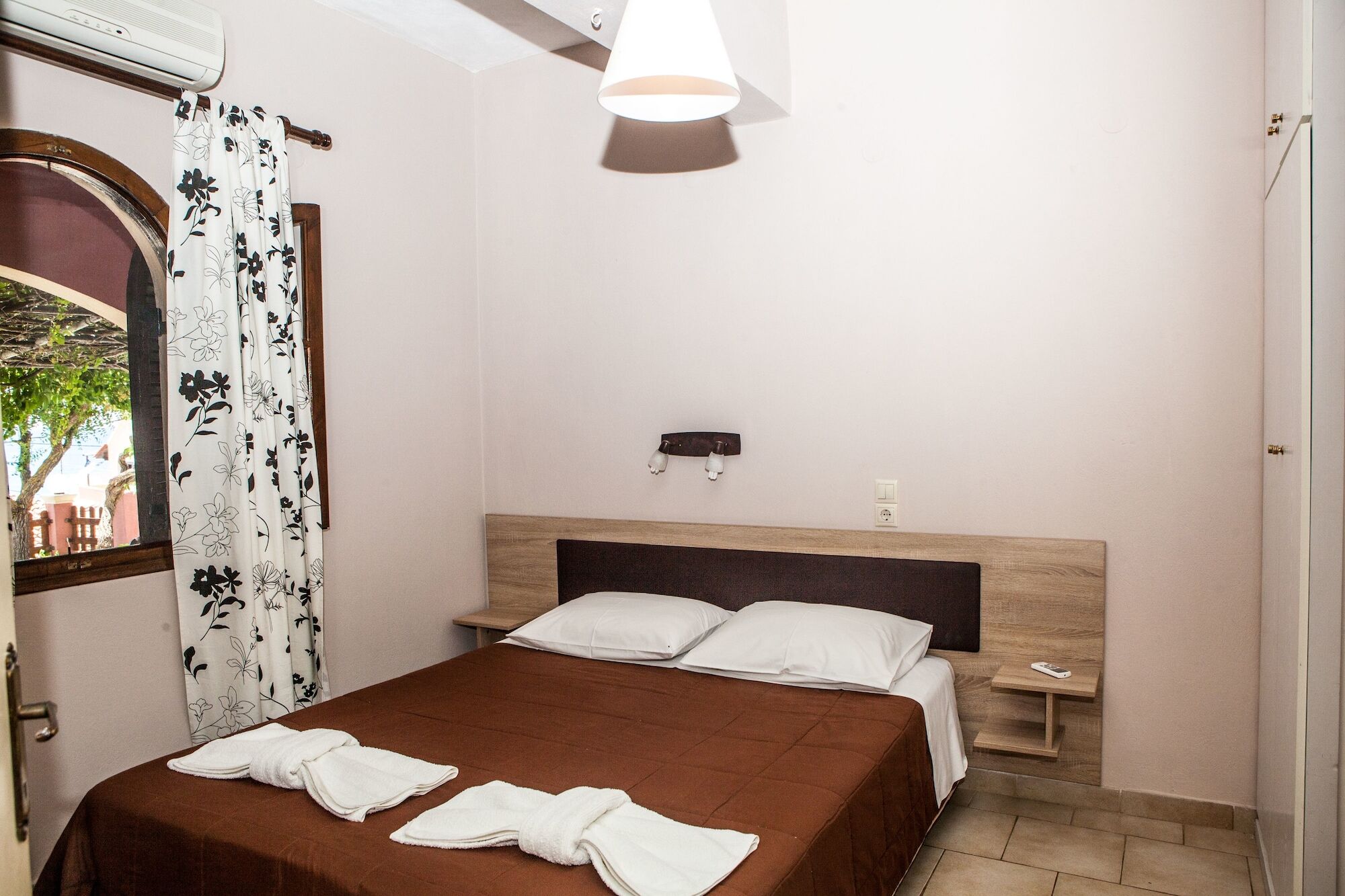 Eleana Apartments And Studios آغيوس غيوريوس المظهر الخارجي الصورة